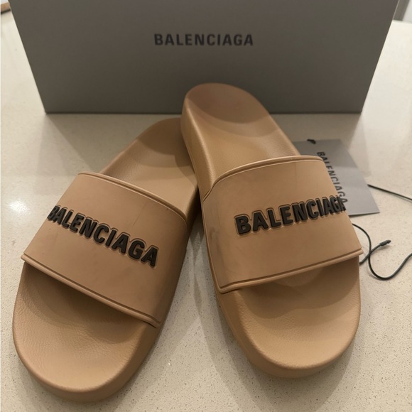 Balenciaga Slides - Picture 1 of 4